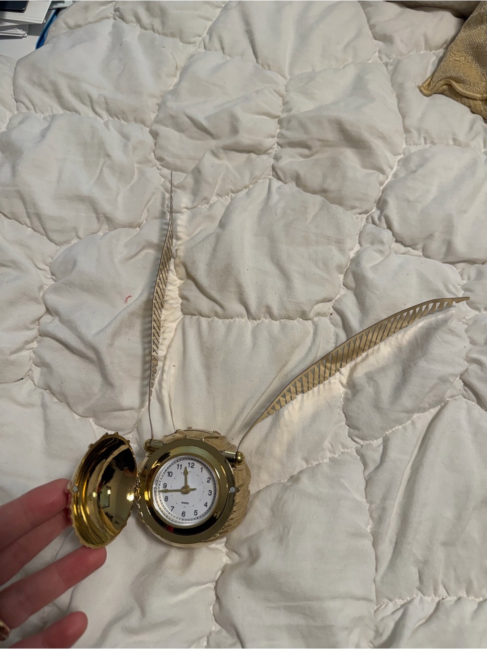 Harry Potter golden snitch clock